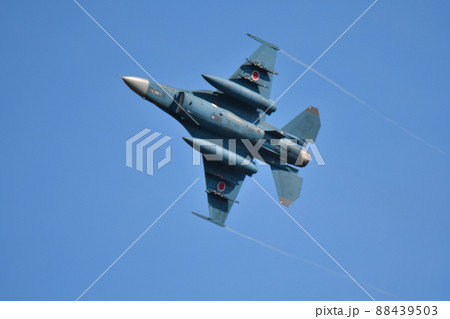 F-2戦闘機の機動飛行 88439503