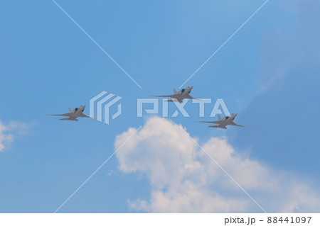 ロシア空軍ツポレフTu-22M3バックファイアC編隊飛行 88441097