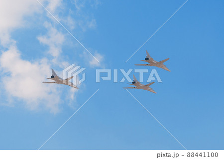 ロシア空軍ツポレフTu-22M3バックファイアC編隊飛行 88441100