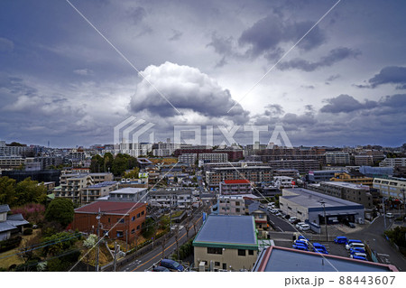 川崎市上空から見た東京都の空と雲の表情の変化 88443607