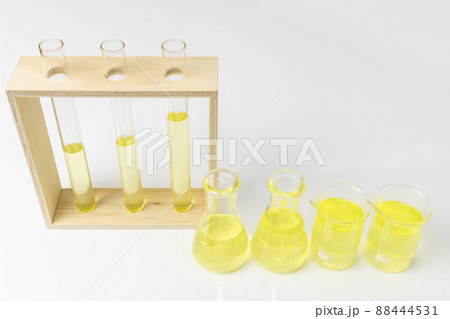 化学実験で使う水溶液のイメージ 88444531