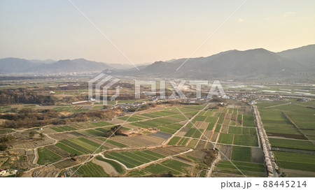 田畑 風景 山 88445214