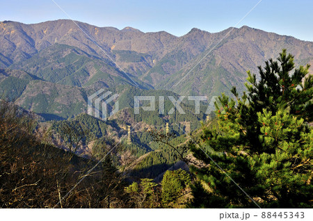 丹沢の大山三峰山より丹沢山と蛭ヶ岳と丹沢三峰 丹沢の大山三峰山より丹沢山と蛭ヶ岳と丹沢三峰 88445343