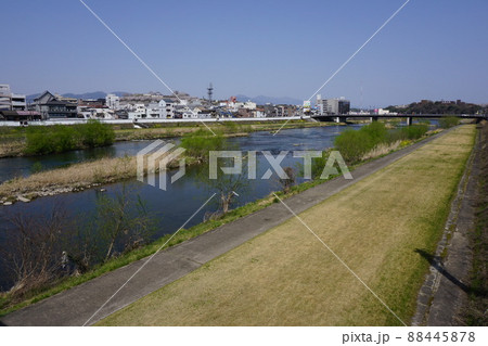 岡山県を流れる一級河川「吉井川」:津山市での風景 岡山県を流れる一級河川「吉井川」:津山市での風景 88445878