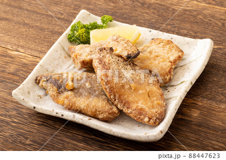 鰤(ぶり)の竜田揚げ 88447623