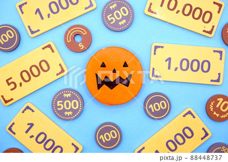 ハロウィンとおもちゃのお金 88448737