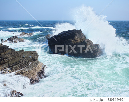 荒波の城ヶ島　　自然風景 88449494
