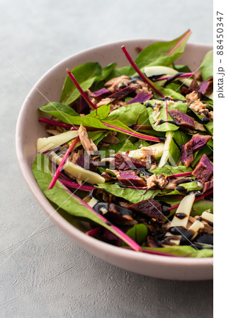 Salad with canned tuna and sweet potato 88450347