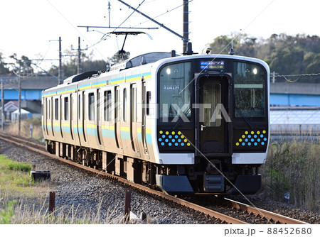 総武本線 富浦ー那古船形 JR東日本 E131系0番台 R01編成(幕張) 総武本線 富浦ー那古船形 JR東日本 E131系0番台 R01編成(幕張) 88452680