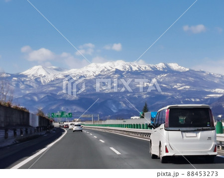 高速道路　ドライブ　晴れ　吾妻小富士　浄土平　一切経山　冬 88453273
