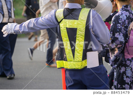 警備員 駐車場 警備員 駐車場 88453479