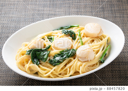 帆立貝柱とほうれん草のクリームソースパスタ。 帆立貝柱とほうれん草のクリームソースパスタ。 88457820