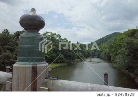 宇治橋からの五十鈴川_伊勢神宮 88458329