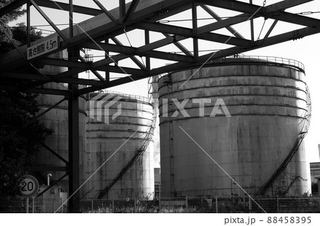 工場のタンク 88458395
