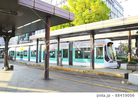 広島駅電停・広島電鉄・5100形・グリーンムーバーマックス/広島県広島市南区松原町 広島駅電停・広島電鉄・5100形・グリーンムーバーマックス/広島県広島市南区松原町 88459006