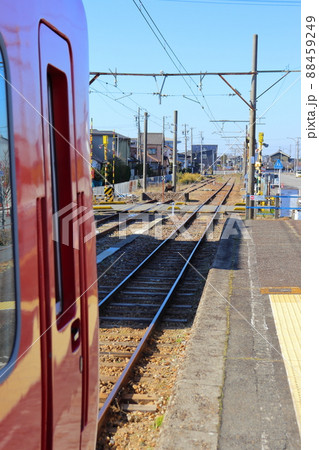 廃線となった名鉄 吉良吉田駅の三河線方面 88459249
