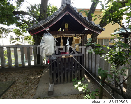 境内にある牛社の祠 【神社風景】 境内にある牛社の祠 【神社風景】 88459368