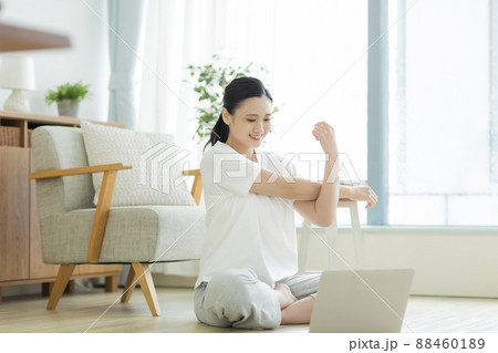 オンラインフィットネス トレーニング ストレッチ ヨガ オンラインフィットネス トレーニング ストレッチ ヨガ 88460189