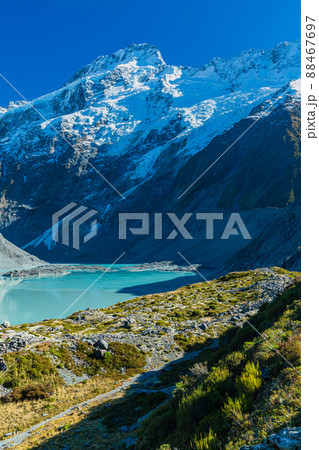 ニュージーランド　アオラキ・マウント・クック国立公園のフッカー・バレー・トラックから見えるミュラー湖 88467697