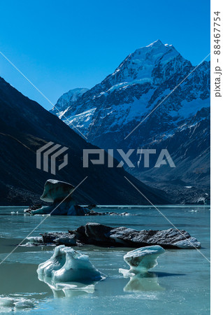 ニュージーランド　アオラキ・マウント・クック国立公園のフッカー・バレー・トラックのフッカー氷河湖 88467754