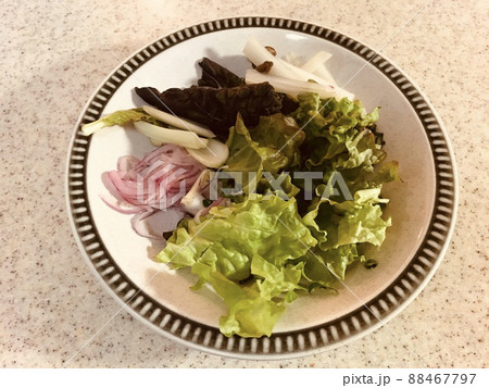 シンプルなサラダ 88467797