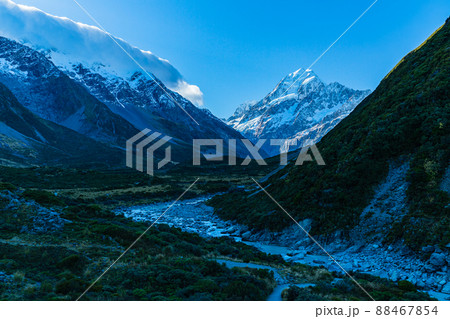 ニュージーランド　アオラキ・マウント・クック国立公園のフッカー・バレー・トラックから見えるアオラキ山 88467854