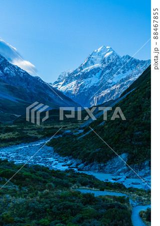 ニュージーランド　アオラキ・マウント・クック国立公園のフッカー・バレー・トラックから見えるアオラキ山 88467855