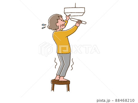 電灯の電球を変えるのが大変な高齢女性　コミカルな手書きの人物　ベクター、線画にカラー 88468210