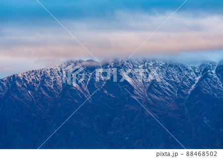 ニュージーランド クイーンズタウンのボブス・ピークの展望台から見えるリマーカブルズ山脈 ニュージーランド クイーンズタウンのボブス・ピークの展望台から見えるリマーカブルズ山脈 88468502