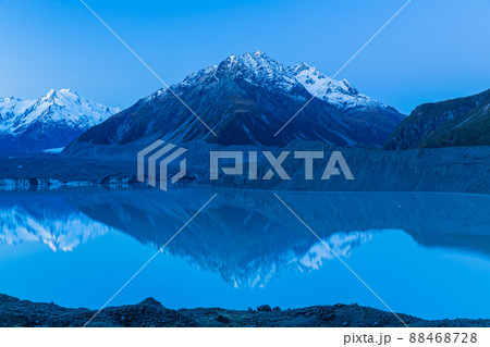 ニュージーランド　アオラキ・マウント・クック国立公園のタスマン氷河湖とザ・ナンズ・ベイル 88468728