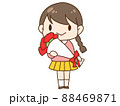 カーネーションを渡す女の子 88469871