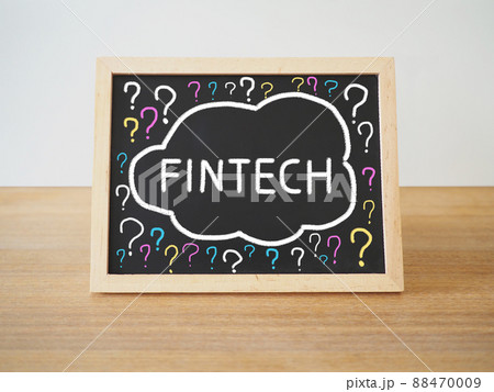 Fintech(フィンテック)とチョークで書かれた黒板 Fintech(フィンテック)とチョークで書かれた黒板 88470009
