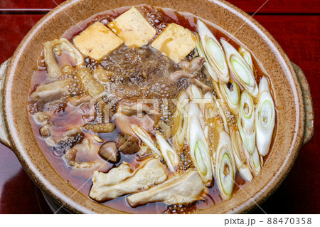 日本で代表的な肉料理の一つ、カモのすき焼き 日本で代表的な肉料理の一つ、カモのすき焼き 88470358