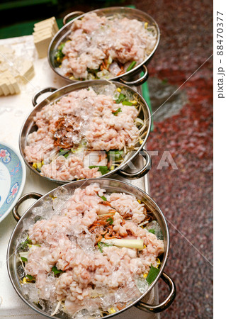 韓国、ソウルの市場の鍋料理屋 韓国、ソウルの市場の鍋料理屋 88470377