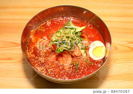 韓国料理の代表的な一品、冷麺 韓国料理の代表的な一品、冷麺 88470387