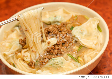 人気の韓国麺料理、カルククス 88470433