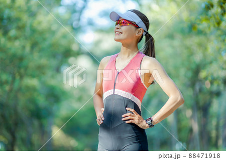 asian confident jogging athlete 88471918