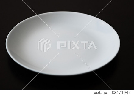 White plate 88471945
