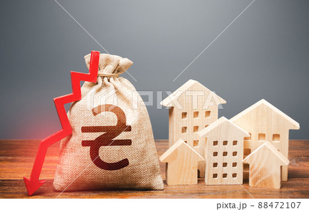 Houses and ukrainian hryvnia money bag with down arrow. Reducing maintaining cost, energy efficiency, saving. Realty crisis. Low rates on mortgages. Taxes. Budget. Falling of real estate market prices Houses and ukrainian hryvnia money bag with down arrow. Reducing maintaining cost, energy efficiency, saving. Realty crisis. Low rates on mortgages. Taxes. Budget. Falling of real estate market prices 88472107