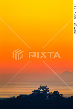 夕焼けの松山城(秋) 夕焼けの松山城(秋) 88475410