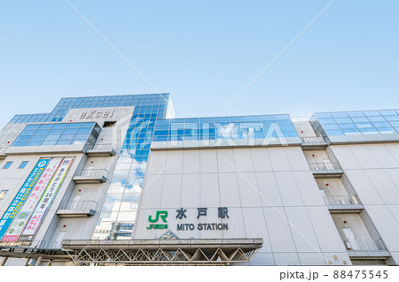 茨城県水戸市　快晴のJR水戸駅（北口） 88475545