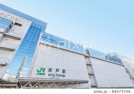 茨城県水戸市　快晴のJR水戸駅（北口） 88475546