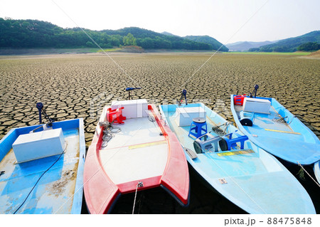 風景 ボート 干ばつ 88475848