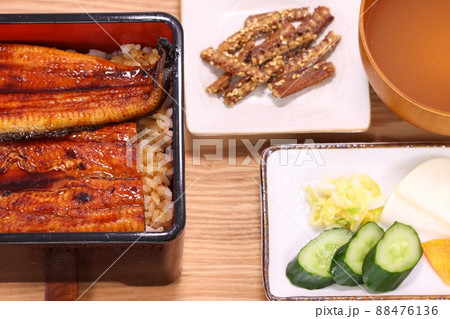 うな重 鰻のかば焼き 重箱 骨せんべい うな重 鰻のかば焼き 重箱 骨せんべい 88476136