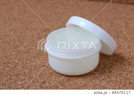 クリーム, 容器, 軟膏, 薬, 塗り薬, 入れ物, 器, 蓋, 怪我, 治療, 手当て, くすり 88476217