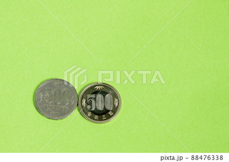 初代500円硬貨(白銅貨)と令和三年発行500円硬貨(バイカラークラッド貨) 初代500円硬貨(白銅貨)と令和三年発行500円硬貨(バイカラークラッド貨) 88476338