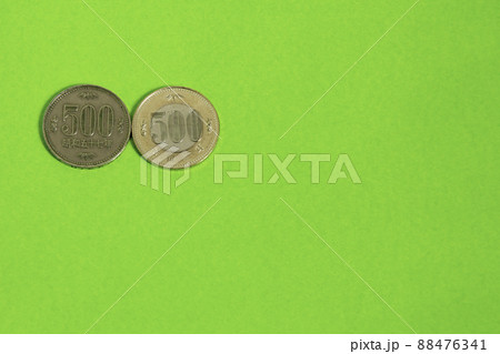 初代500円硬貨（白銅貨）と令和三年発行500円硬貨（バイカラークラッド貨） 88476341