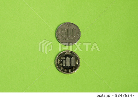 初代500円硬貨(白銅貨)と令和三年発行500円硬貨(バイカラークラッド貨) 初代500円硬貨(白銅貨)と令和三年発行500円硬貨(バイカラークラッド貨) 88476347