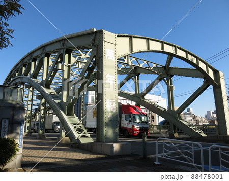 江東区の小名木川に架かる萬年橋(万年橋) 江東区の小名木川に架かる萬年橋(万年橋) 88478001