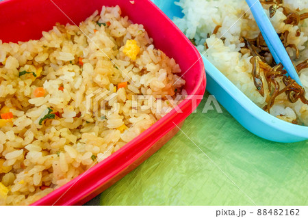 ランチ　お弁当箱　ご飯　ピクニック 88482162